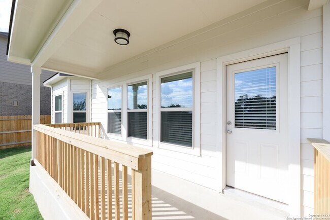 Building Photo - 1609 Ranch House