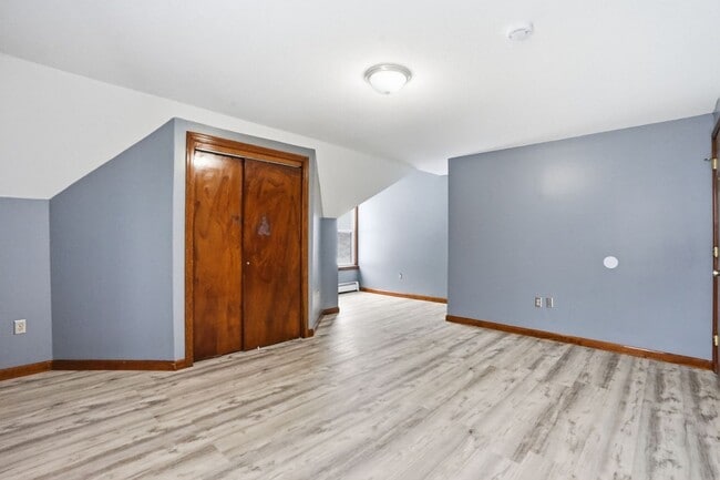 Building Photo - 315 Woronoco Rd