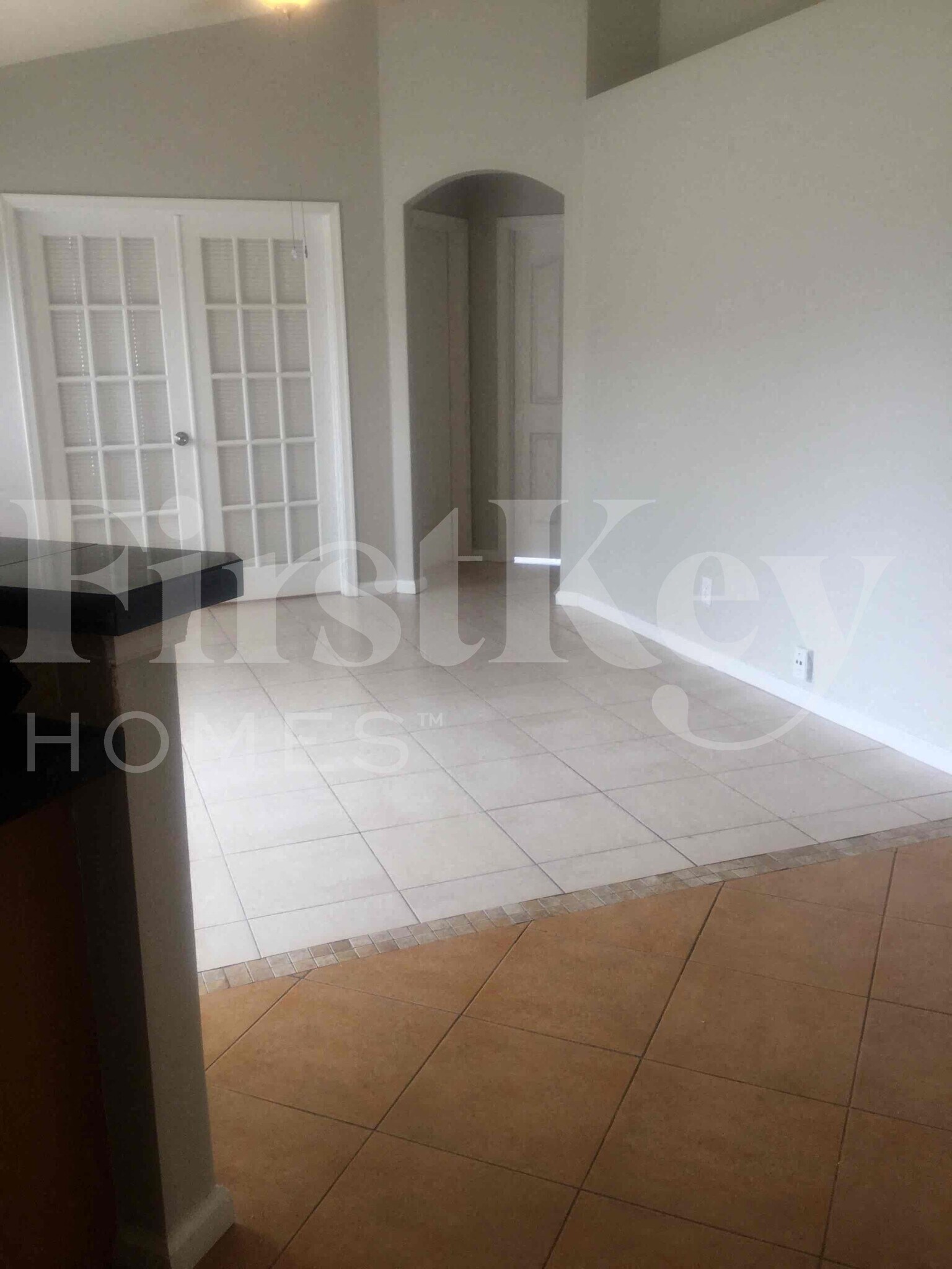 Building Photo - 662 SW Sandbar Terrace