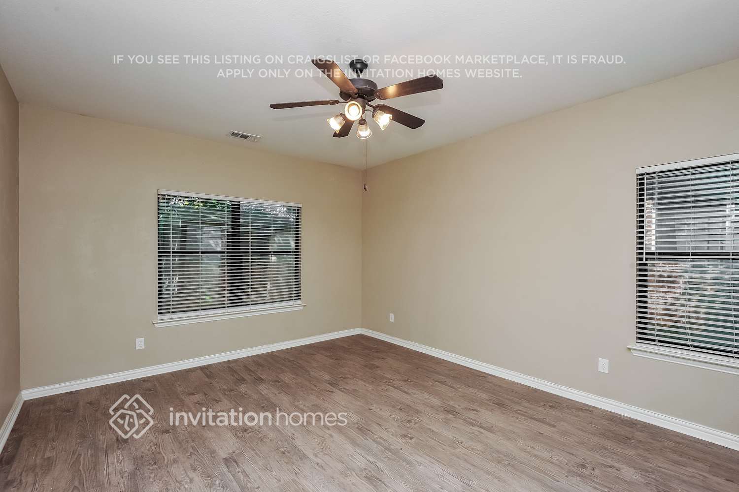 Building Photo - 2942 Greenway Dr