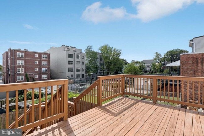 Building Photo - 908 Longfellow St NW