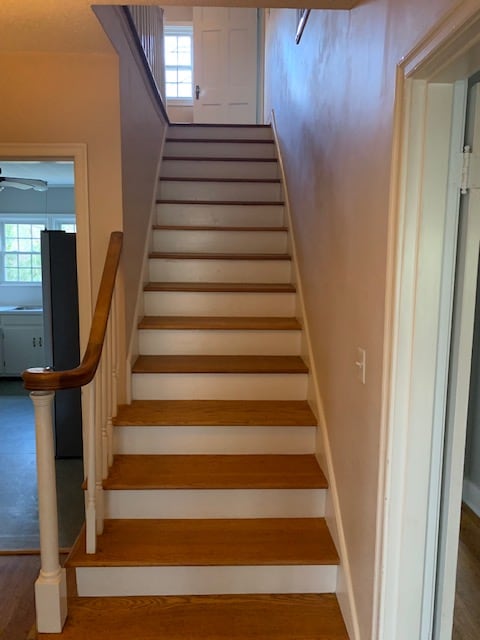 Building Photo - 510 Las Lomas Dr