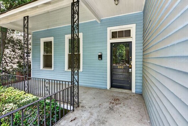Building Photo - 3 Bedroom House in Olympia