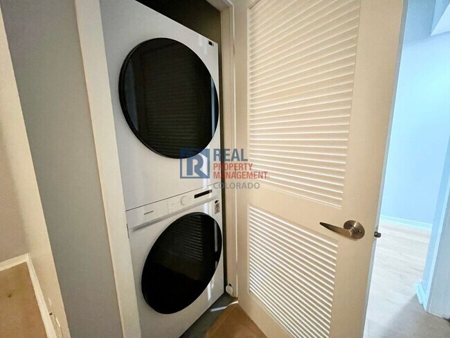 Building Photo - 1700 Bassett St