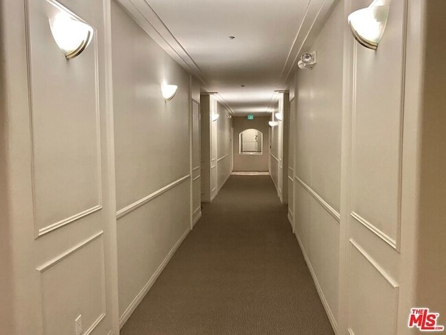 Building Photo - 2349 S Beverly Glen Blvd