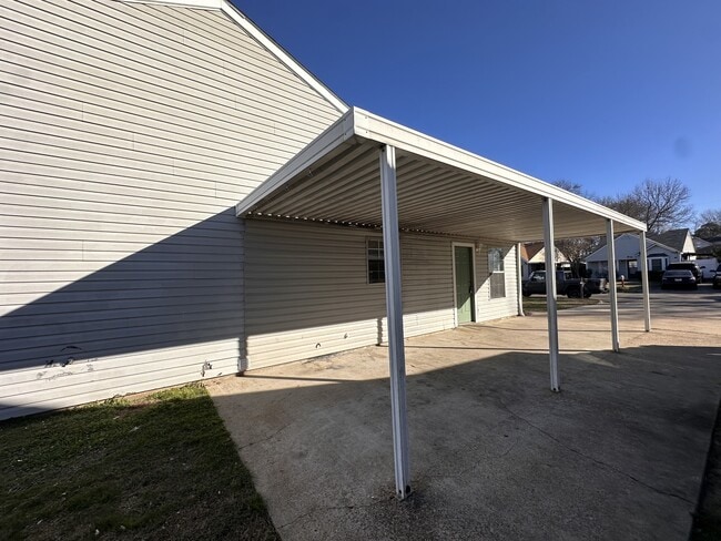 Building Photo - 4203 Savannah Cir