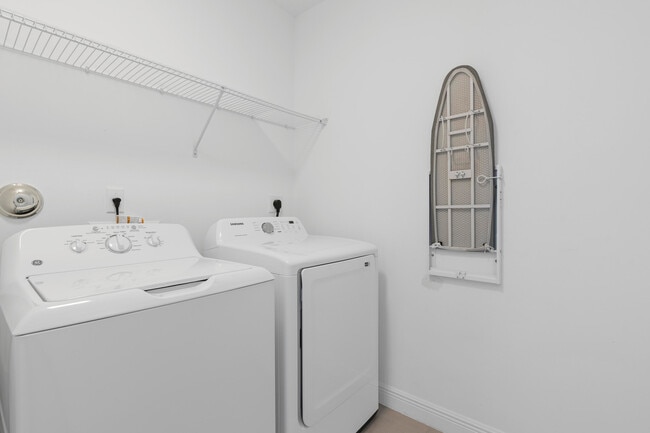 Building Photo - 4352 Veleiros Ave