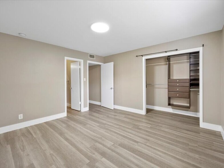 Master - 2303 East Side Dr