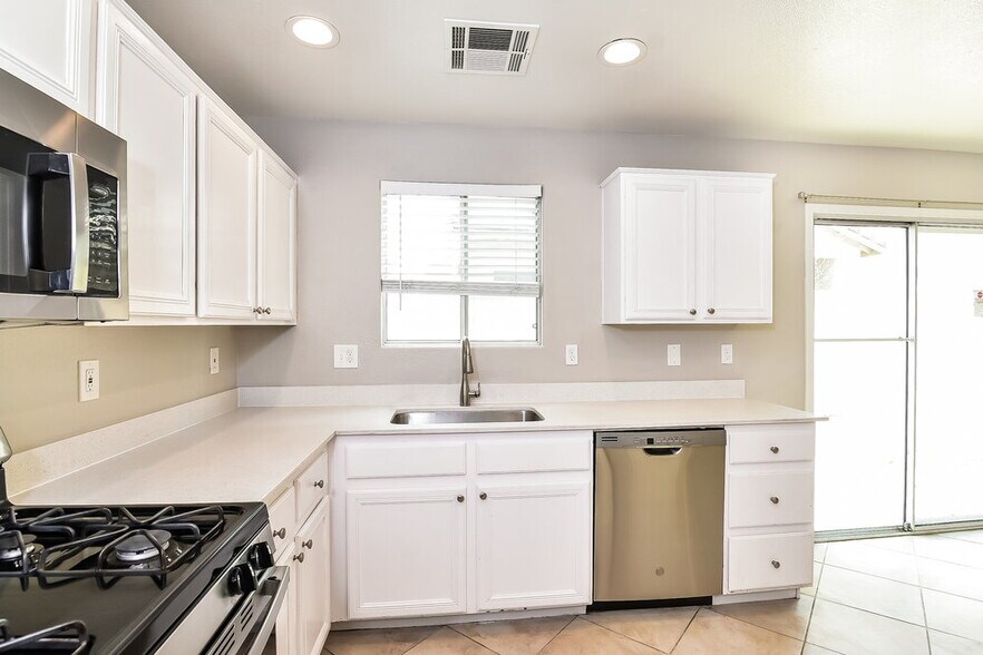 Building Photo - 11957 Haven St