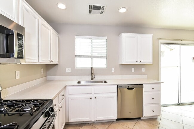 Building Photo - 11957 Haven St