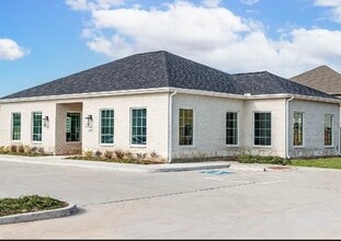 Building Photo - 3318 Trim St