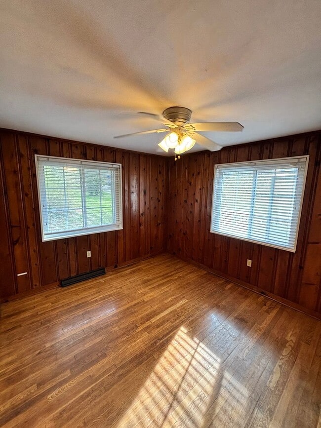 Building Photo - Quiet Country Feel — Minutes From Downtown Knoxville 2bd/1bth