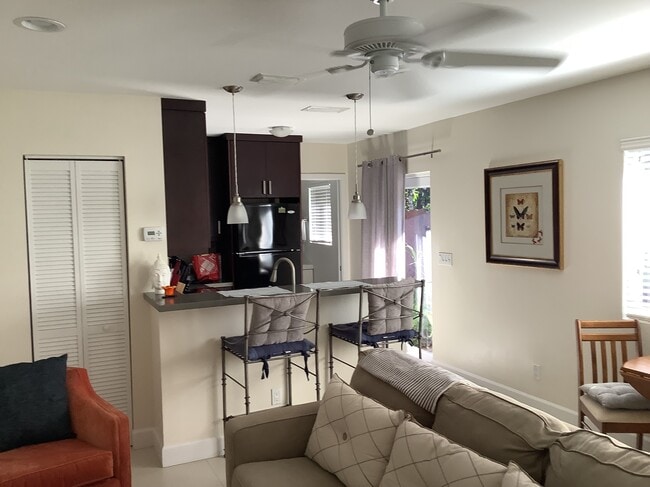 Building Photo - 2700 1st NE Ave