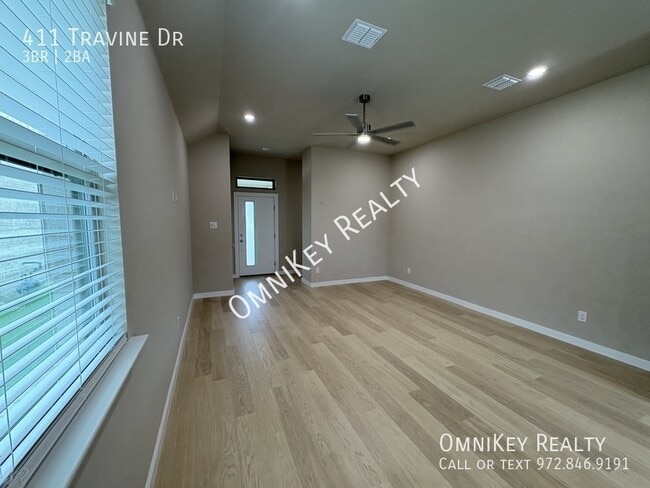 Building Photo - 411 Travine Dr