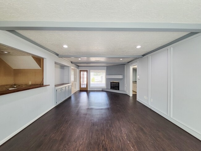 Building Photo - 17326 Ponderosa Pines Dr