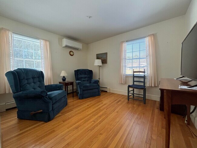 Building Photo - 104 Woodland Rd