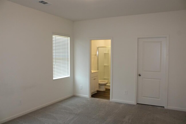 Building Photo - 6416 Bishop Dr