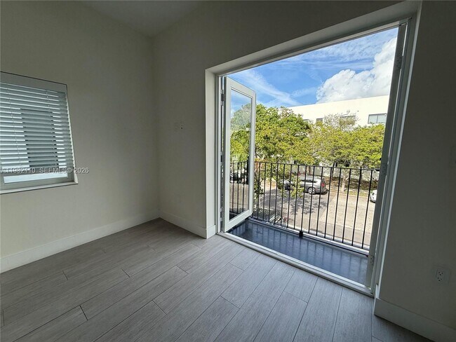 Building Photo - 1786 SW 9th St