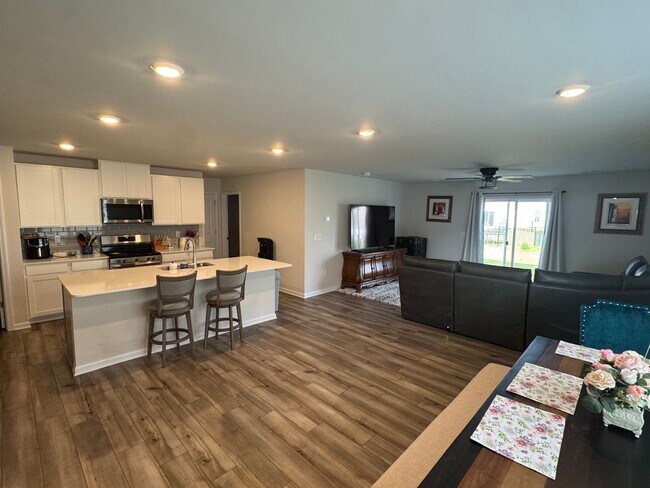 Building Photo - 2362 Trollinger Dr