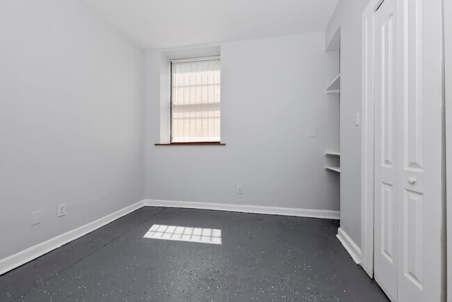 Building Photo - 7217 S Yates Blvd