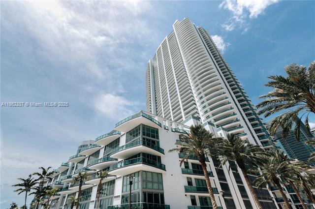 Building Photo - 1331 Brickell Bay Dr