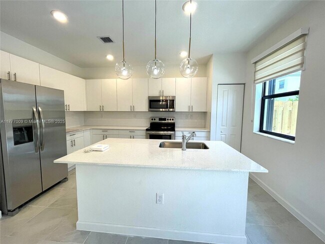 Building Photo - 28526 SW 134th Ave