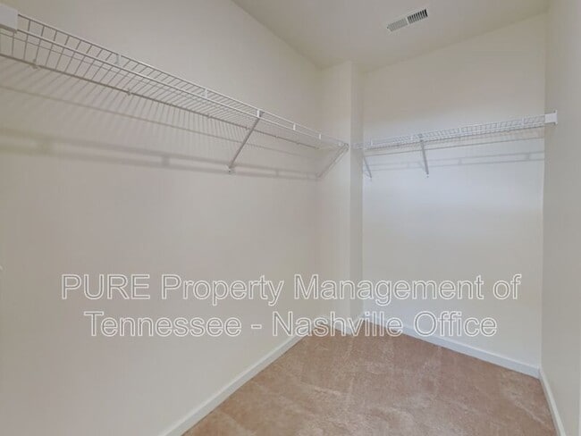 Building Photo - 819 Kennear Ln