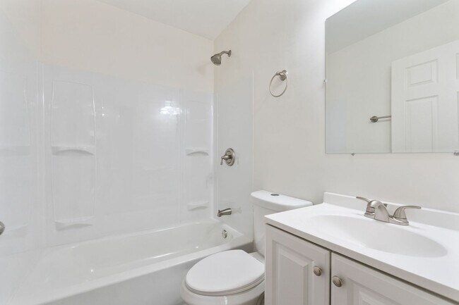 Building Photo - Updated 3 Bedroom Home for Rent with Garage & Fenced Yard