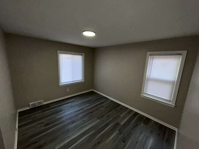 Building Photo - New Renovated 3 Bedroom Bungalow