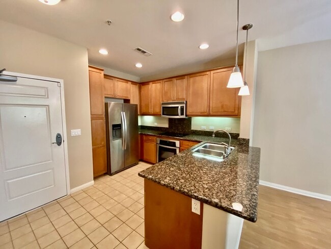 Building Photo - Stylish Coastal Living: Spacious 1BD with ...