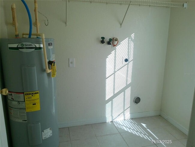 Building Photo - 949 Fox Lake Dr