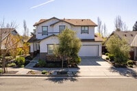 Building Photo - 1680 Southview Dr