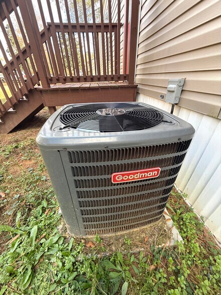 Building Photo - 130 S Blackberry Cir