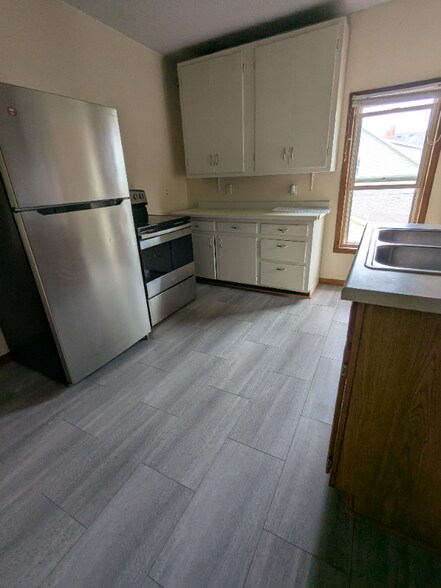 Building Photo - 909 2nd Ave