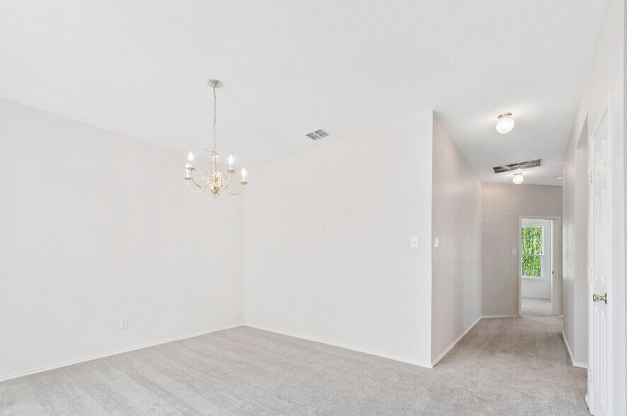 Building Photo - 11705 Pinyon Pine Dr