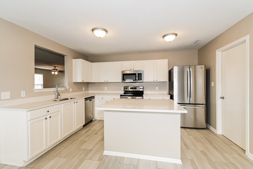 Building Photo - 8652 Orchard Grove Ln
