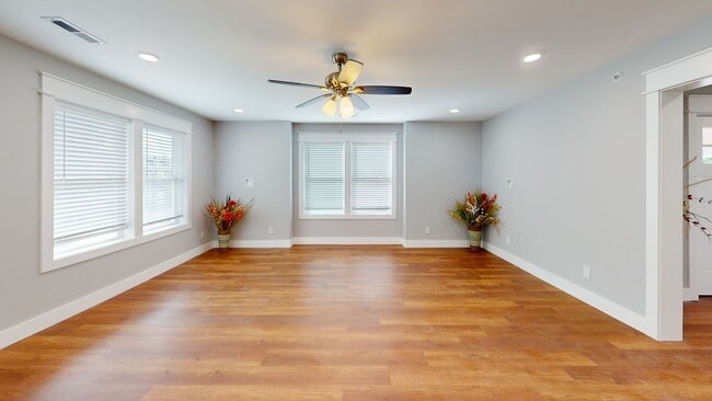 Building Photo - 6BR/6BA Unit with Private Bathrooms | Part...