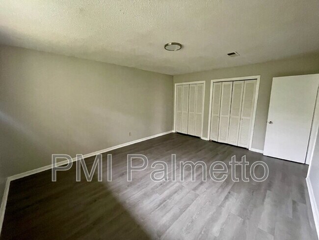 Building Photo - 1900 Tall Pines Cir