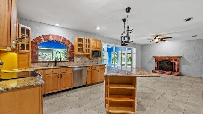 Building Photo - 5304 Rosecrest Cir