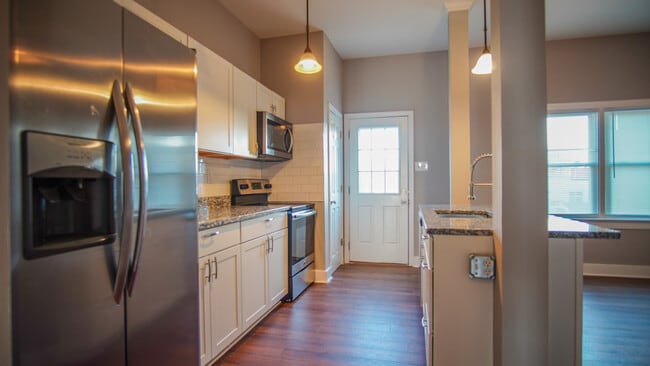 Building Photo - 1218 Bainbridge St