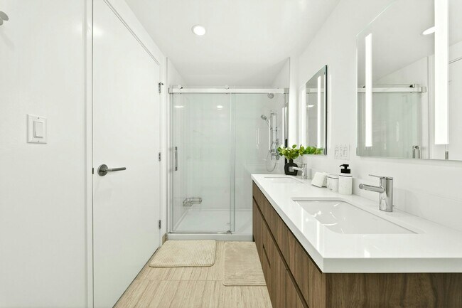 Building Photo - 1500 Rycroft St