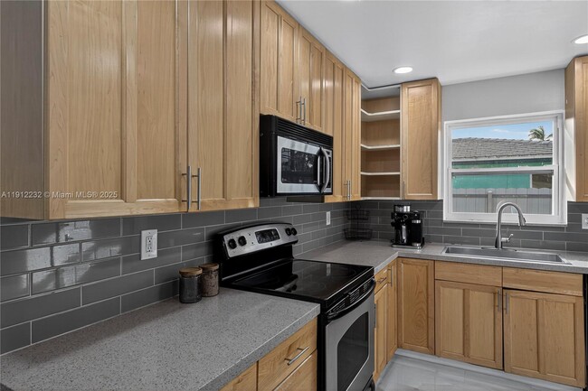 Building Photo - 3130 SW 16th St