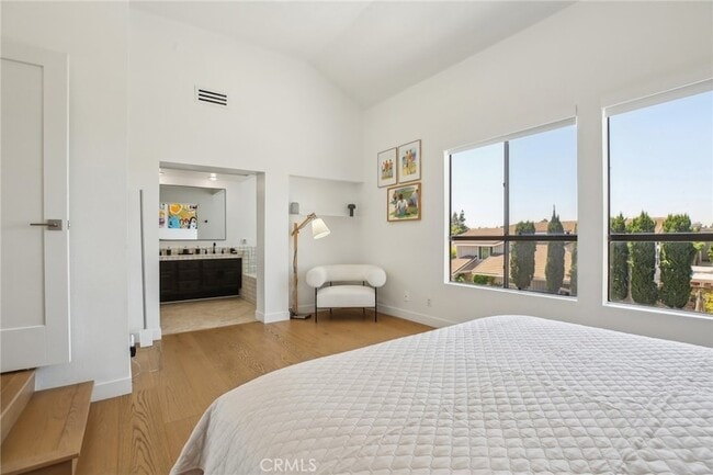 Building Photo - 15 Waterway