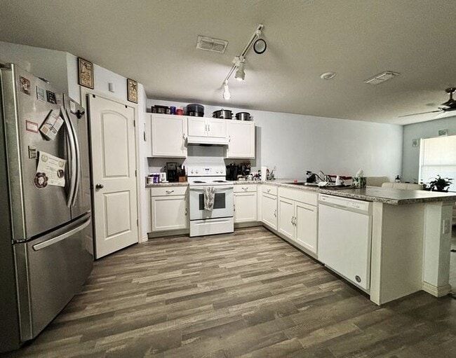 Building Photo - Four Bedroom / Three Bath Home