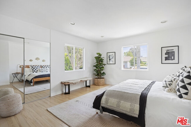 Building Photo - 11465 Cumpston St