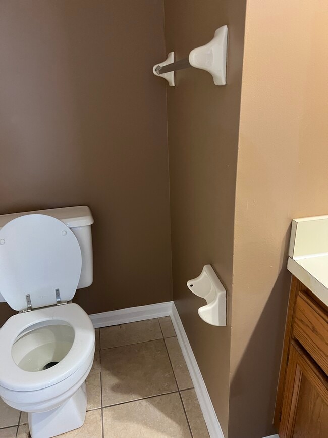 2nd bathroom - 8340 Westover Ct