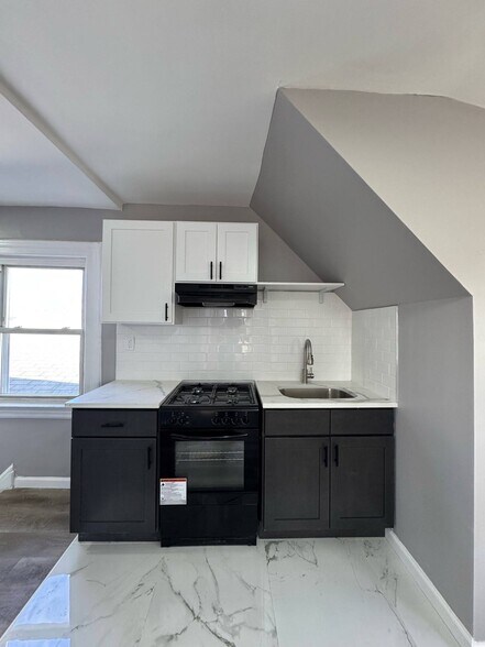 Primary Photo - 820 S 20th St