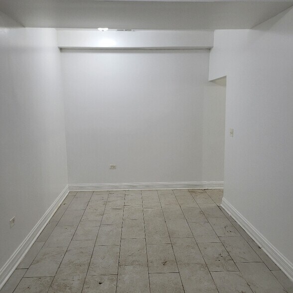 Building Photo - 6751 S Clyde Ave