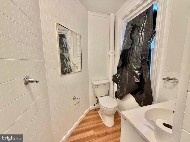 Building Photo - 122 Landing St