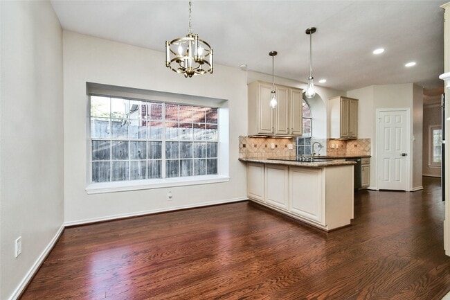 Building Photo - 1506 Forest Home Dr
